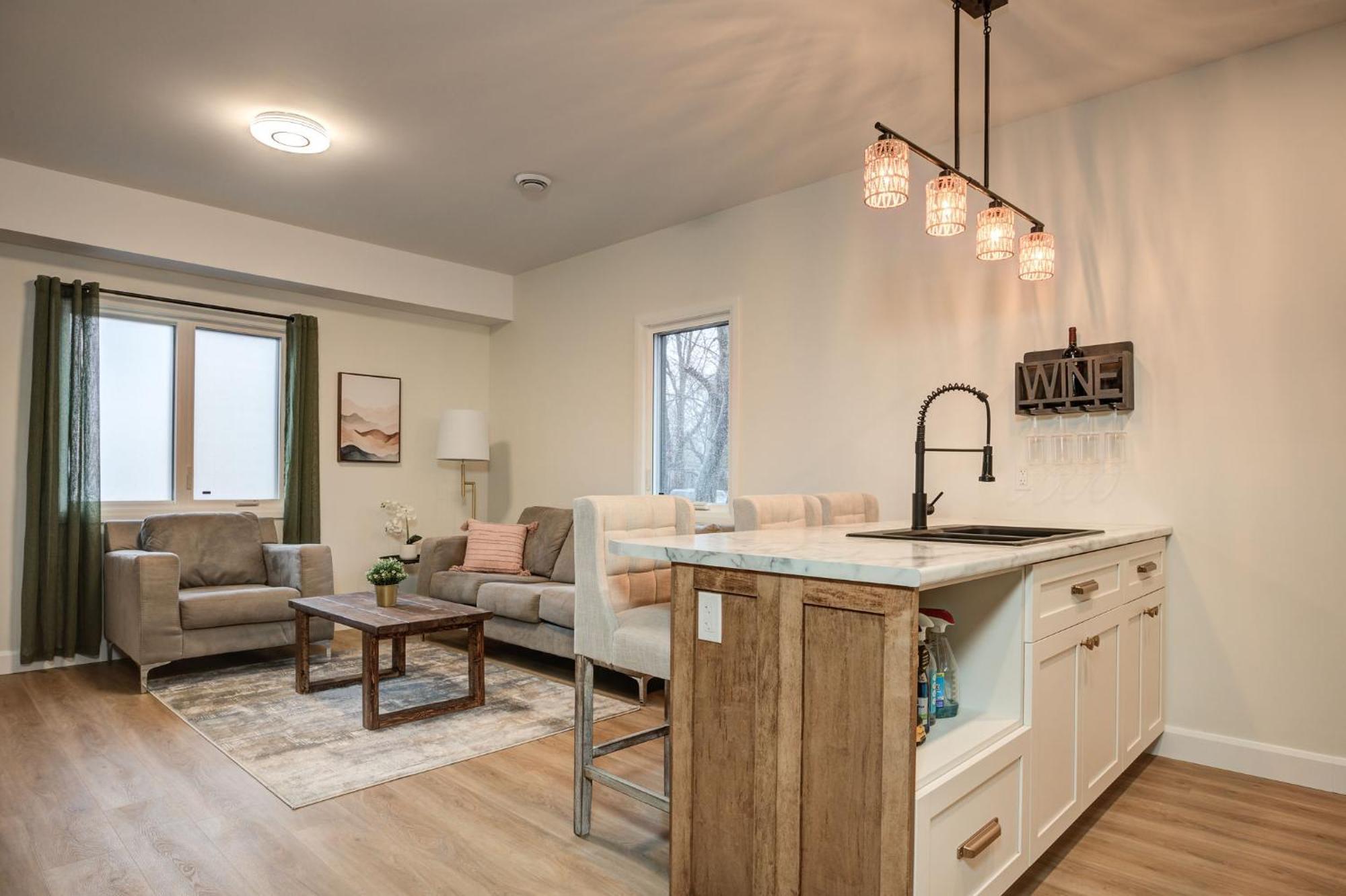 Chic Suite By Westlynn Little Current Exterior photo