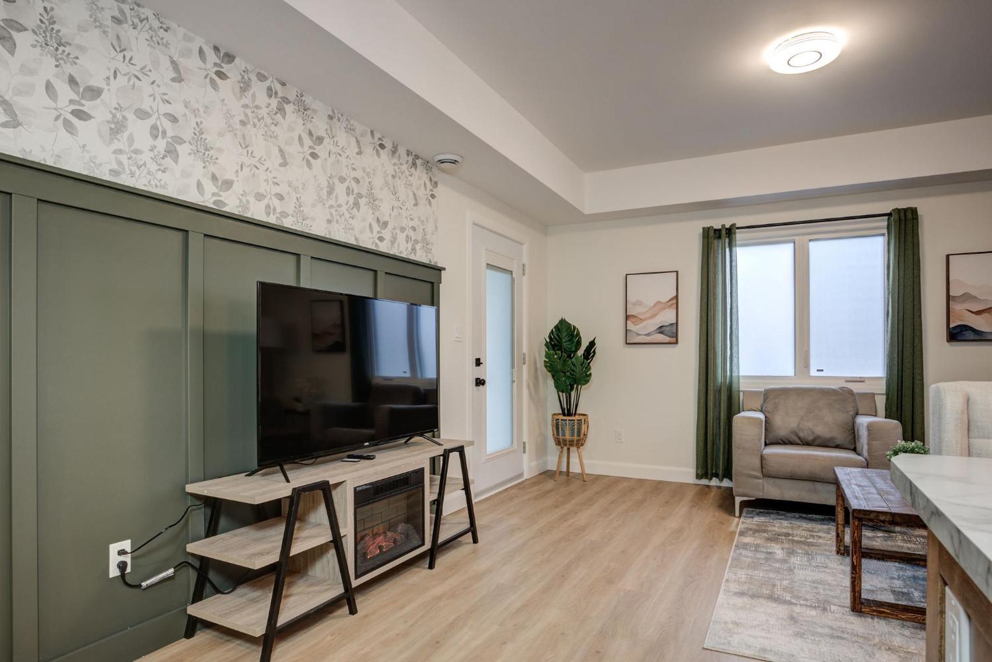 Chic Suite By Westlynn Little Current Exterior photo